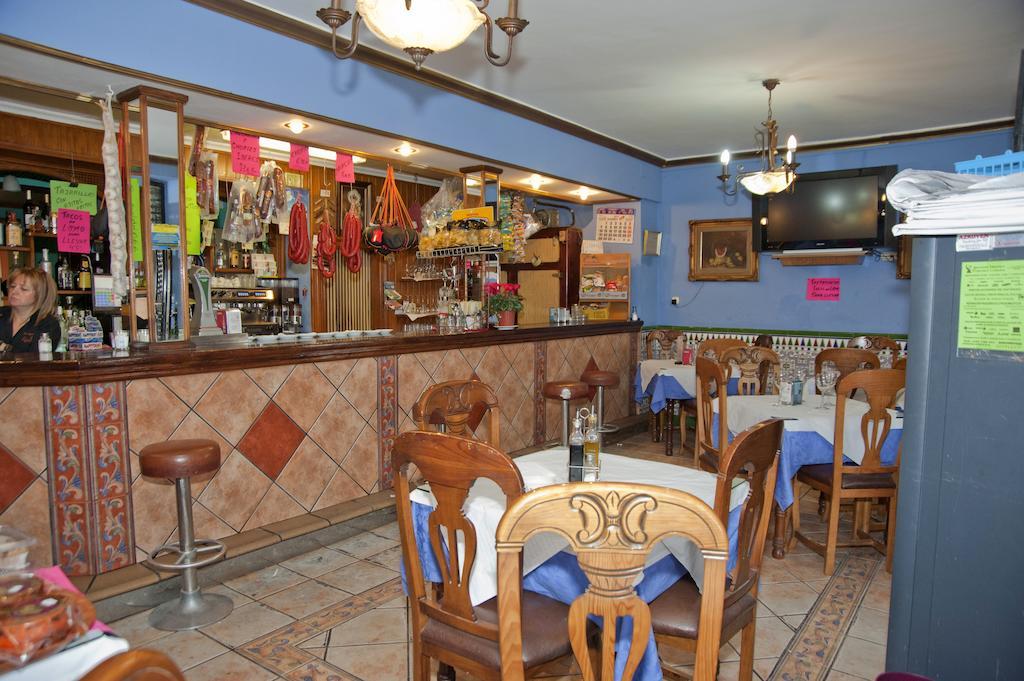 Hostal Restaurante Reina El Tejar Esterno foto