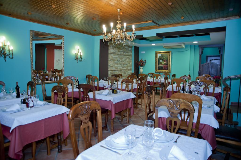 Hostal Restaurante Reina El Tejar Esterno foto